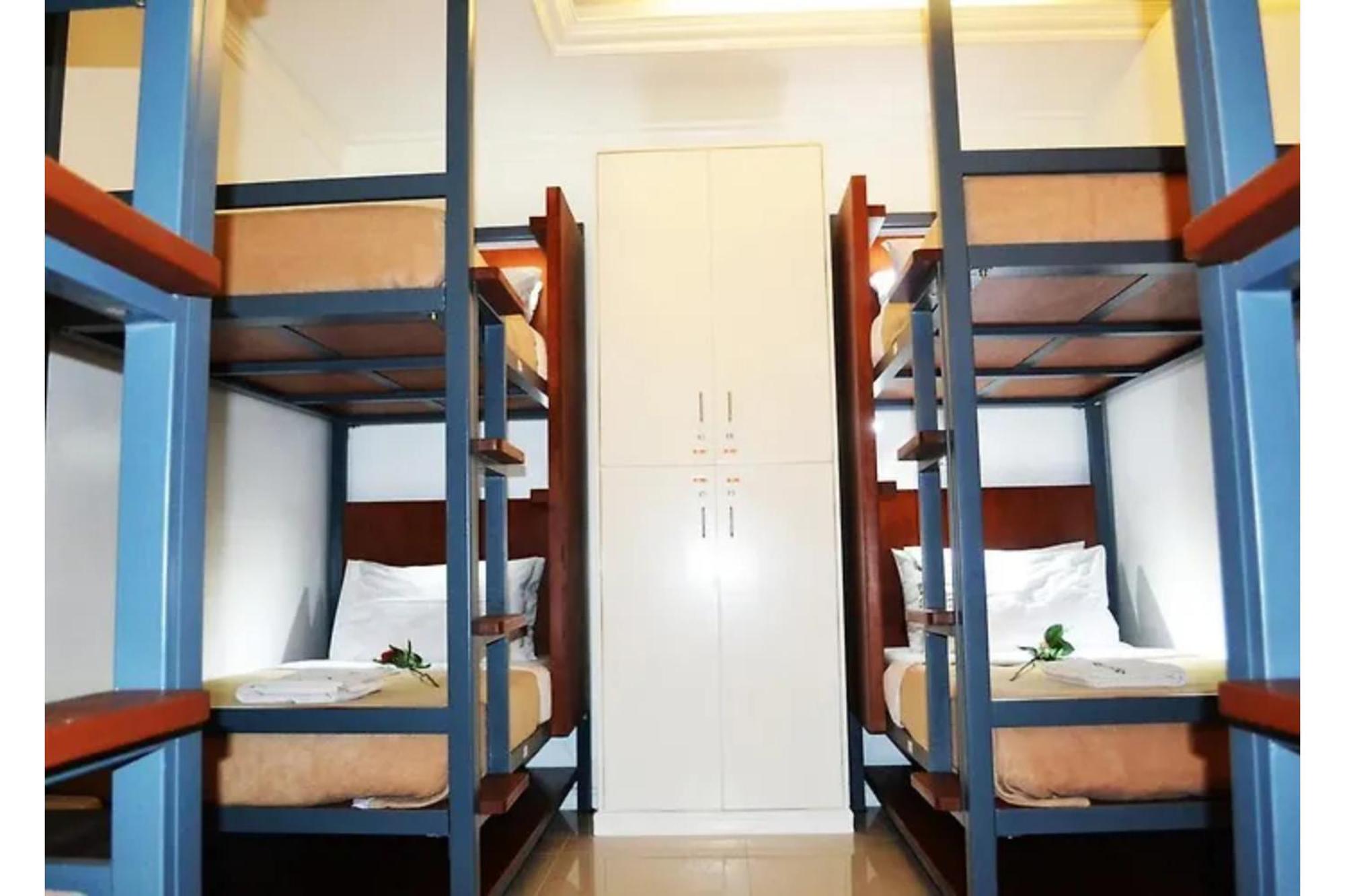 Townhouse Oak Vip Suites, Near Pnr Pasay Evangelista, Makati Manila Makati City ภายนอก รูปภาพ