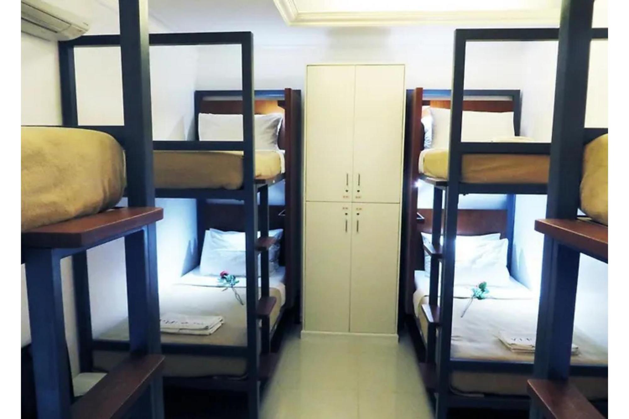 Townhouse Oak Vip Suites, Near Pnr Pasay Evangelista, Makati Manila Makati City ภายนอก รูปภาพ