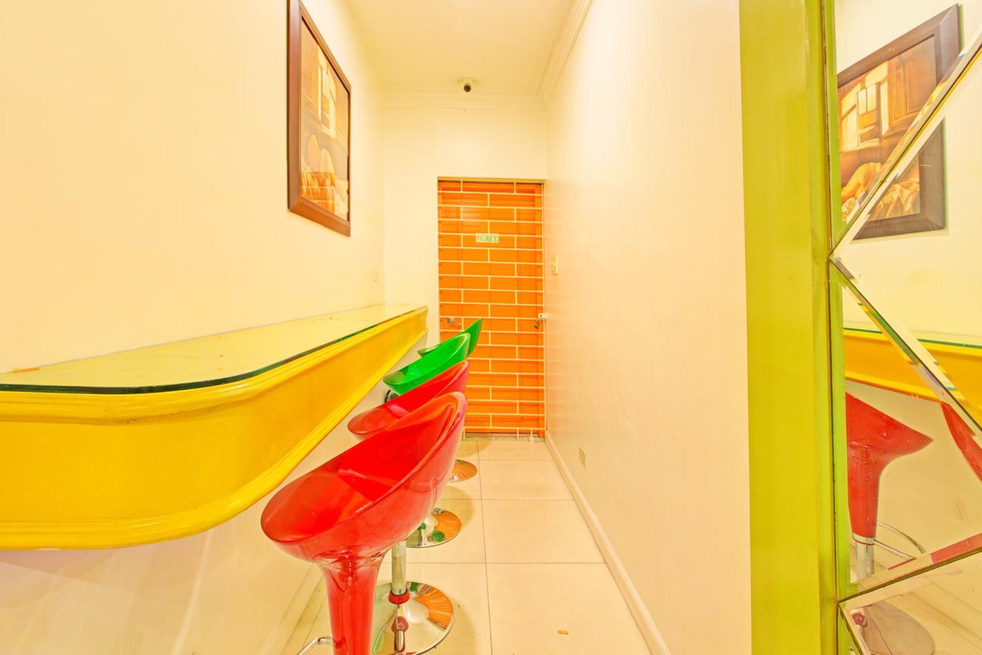 Townhouse Oak Vip Suites, Near Pnr Pasay Evangelista, Makati Manila Makati City ภายนอก รูปภาพ