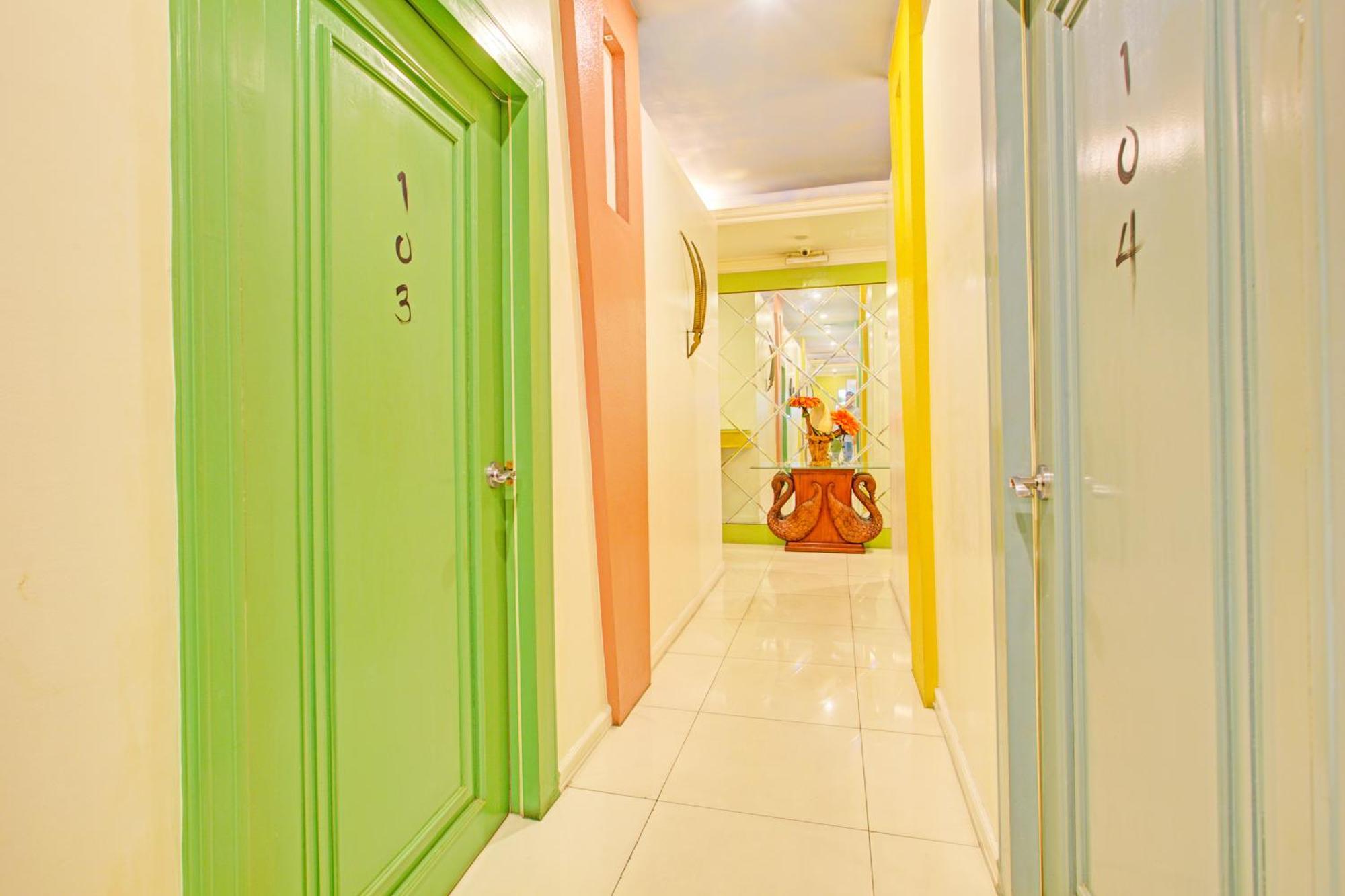 Townhouse Oak Vip Suites, Near Pnr Pasay Evangelista, Makati Manila Makati City ภายนอก รูปภาพ