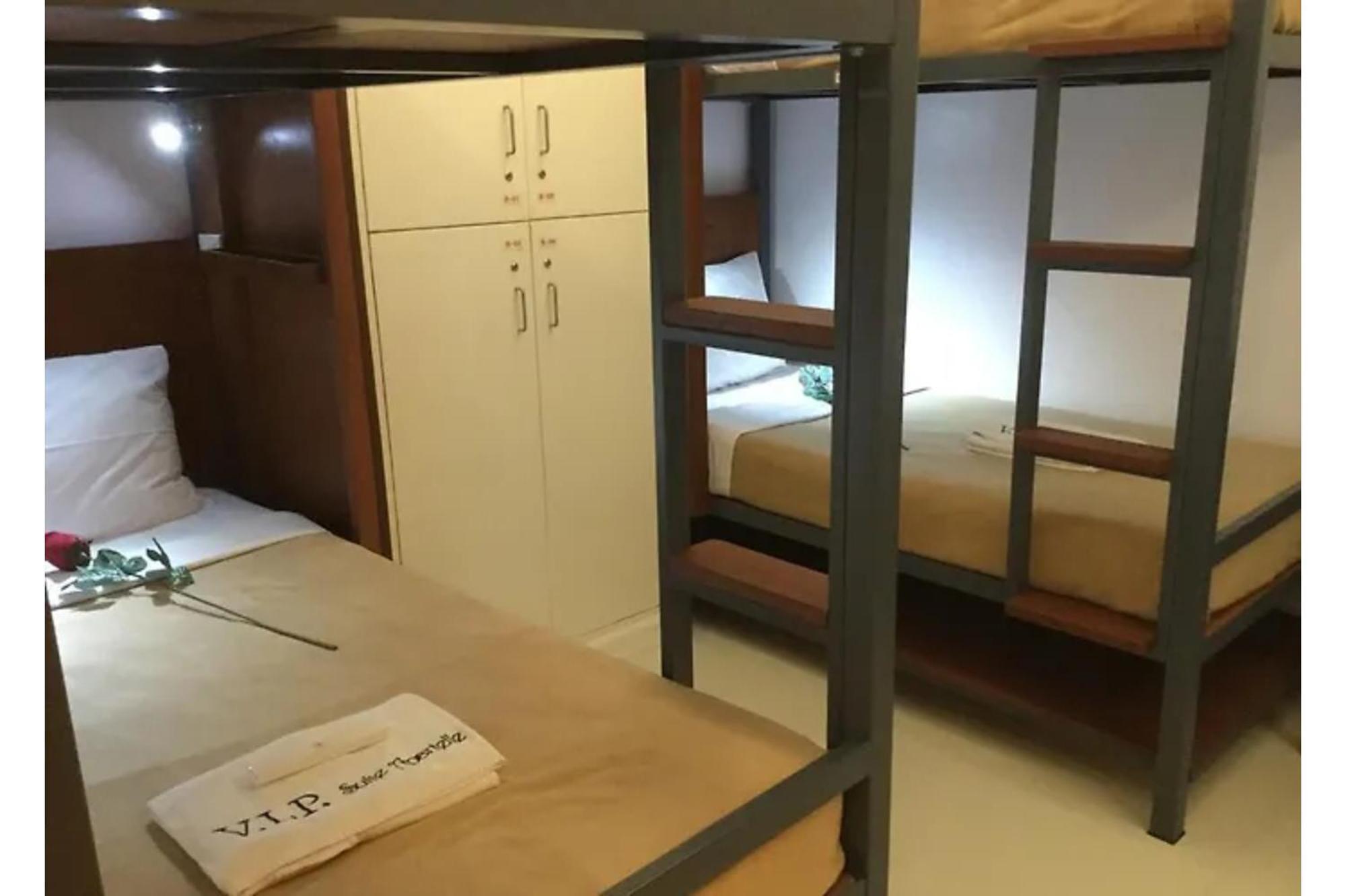Townhouse Oak Vip Suites, Near Pnr Pasay Evangelista, Makati Manila Makati City ภายนอก รูปภาพ