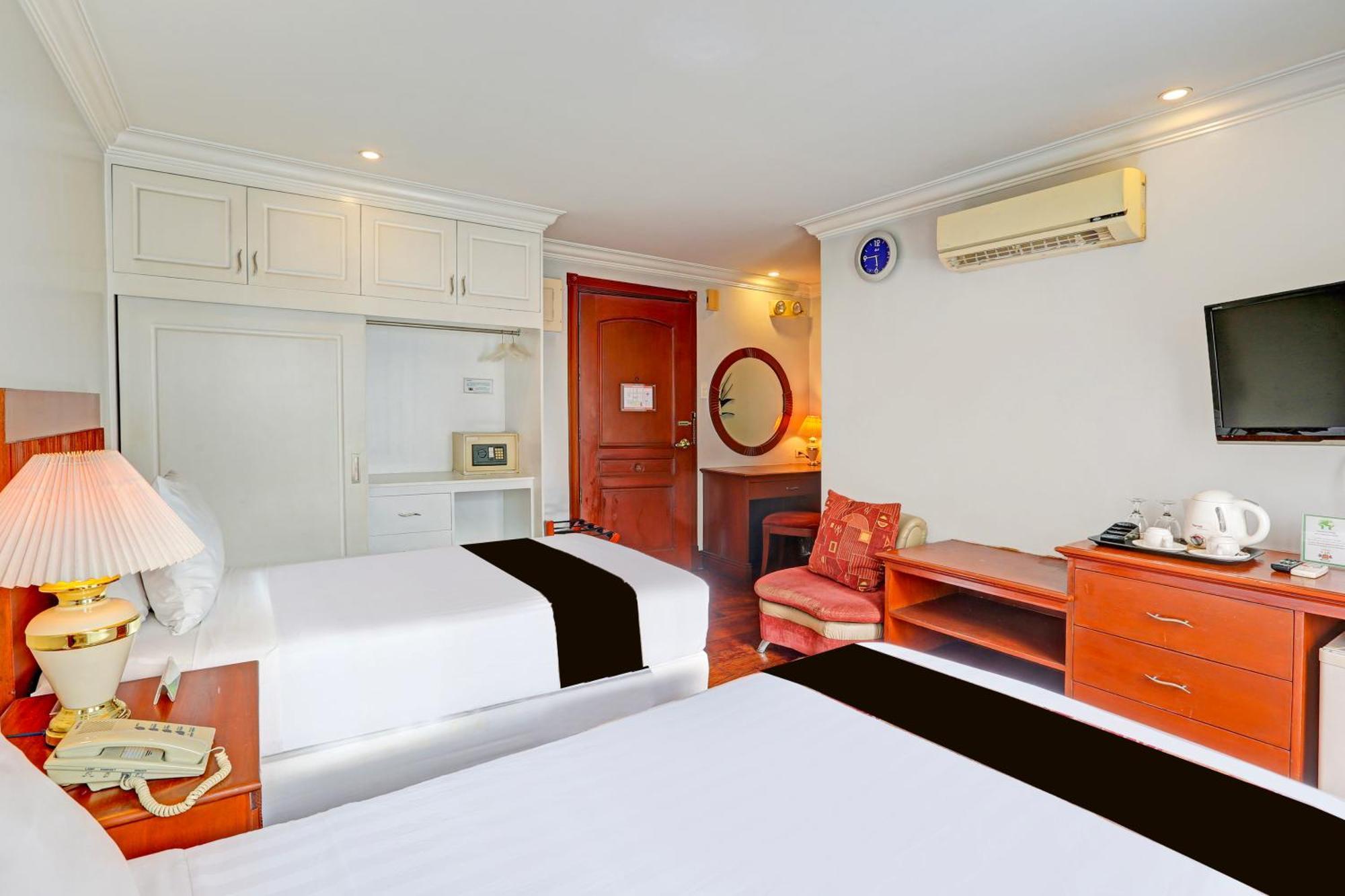 Townhouse Oak Vip Suites, Near Pnr Pasay Evangelista, Makati Manila Makati City ภายนอก รูปภาพ